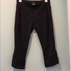 Women’s Tek Gear Cropped Black Leggings M